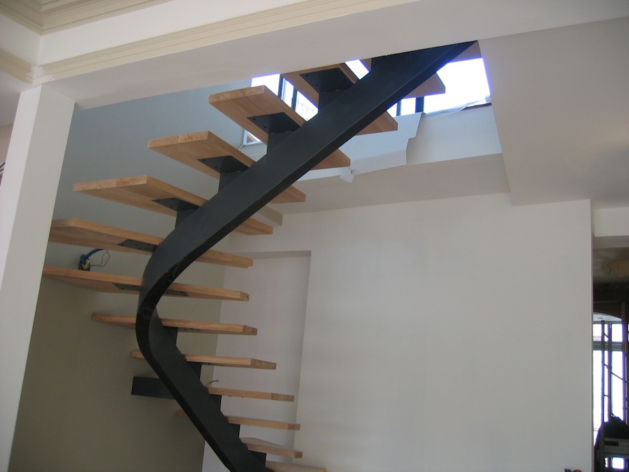 Escalier moderne en métal et bois