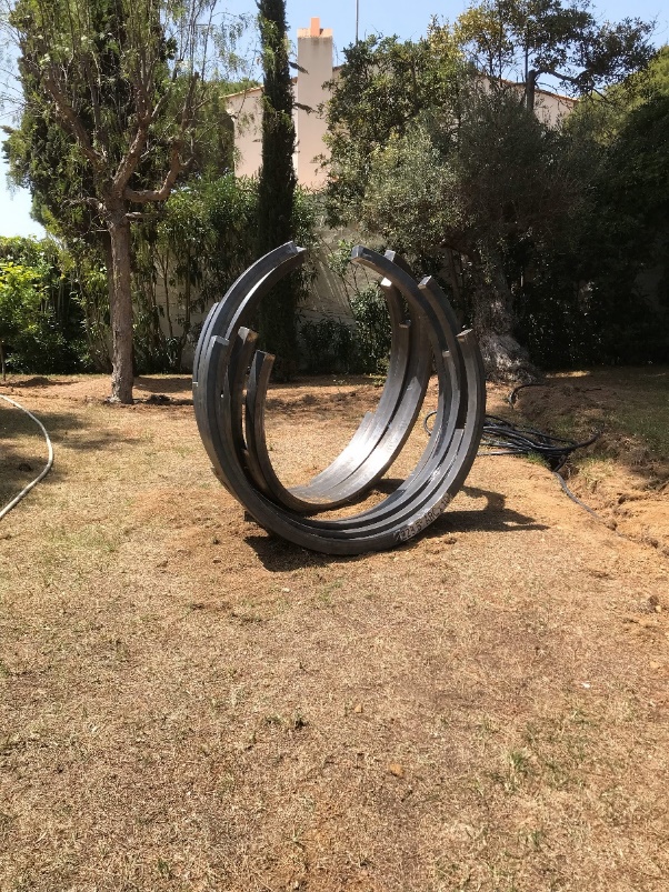 Sculpture moderne en métal Arlandes.