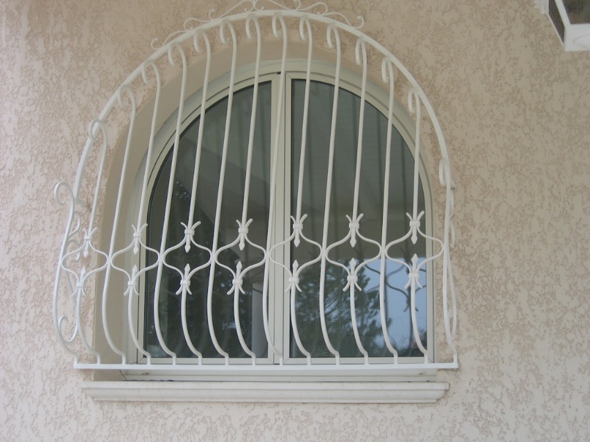 Fenêtre avec Arlandes Métalliques Blancs