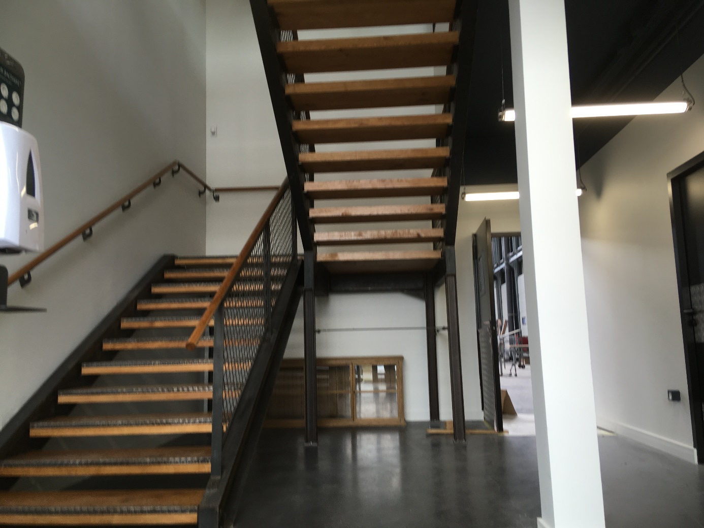 Escalier en bois et métal moderne