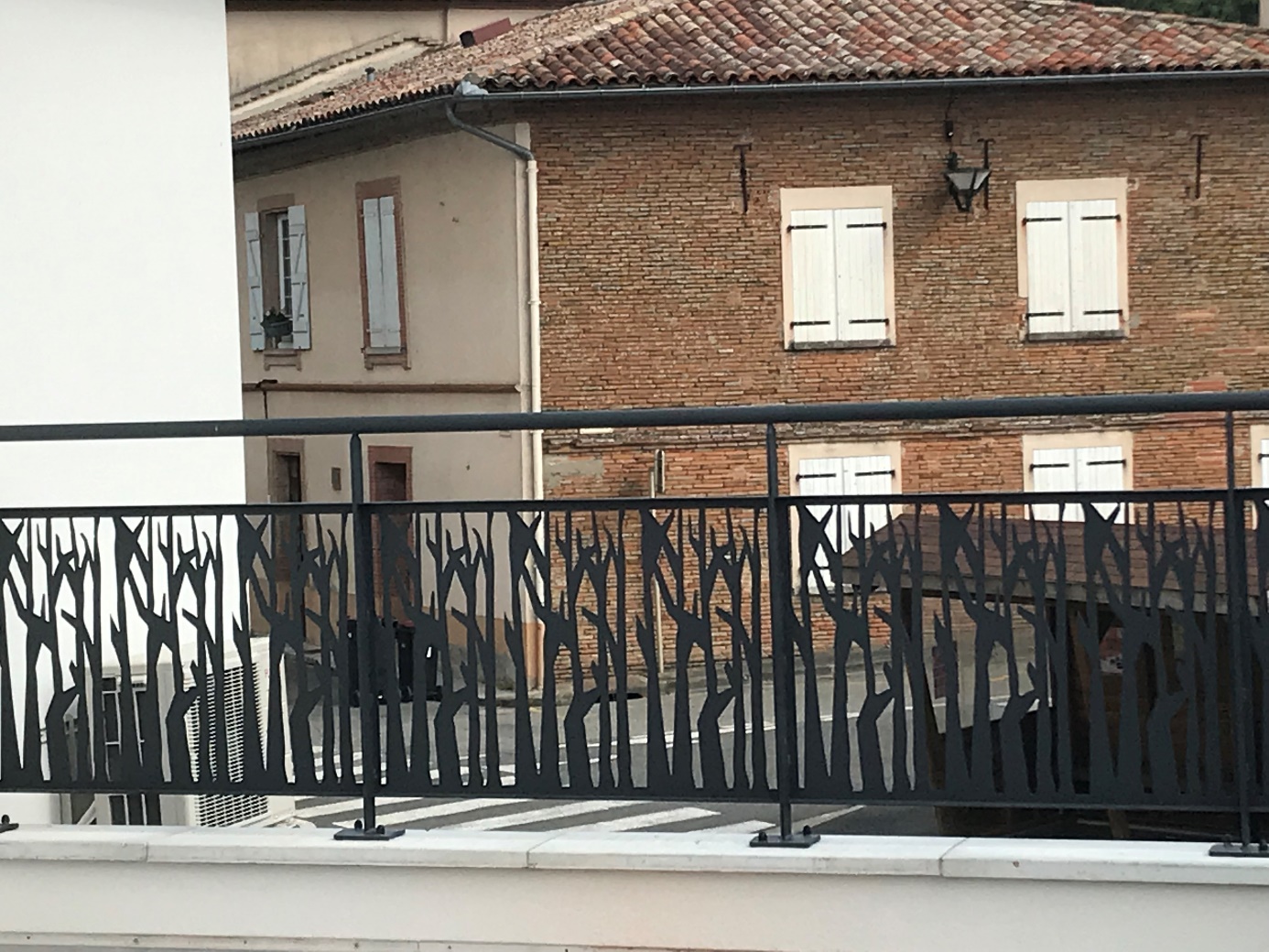 Balcon avec rambarde en fer forgé, Arlandes.